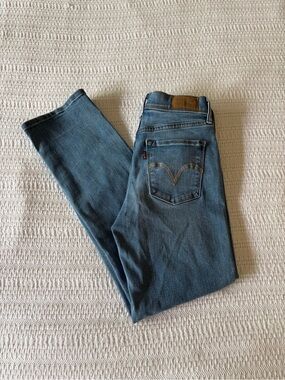 Vintage Levi's 512 Straight Leg Perfectly Slimming Classic MidRise Jeans